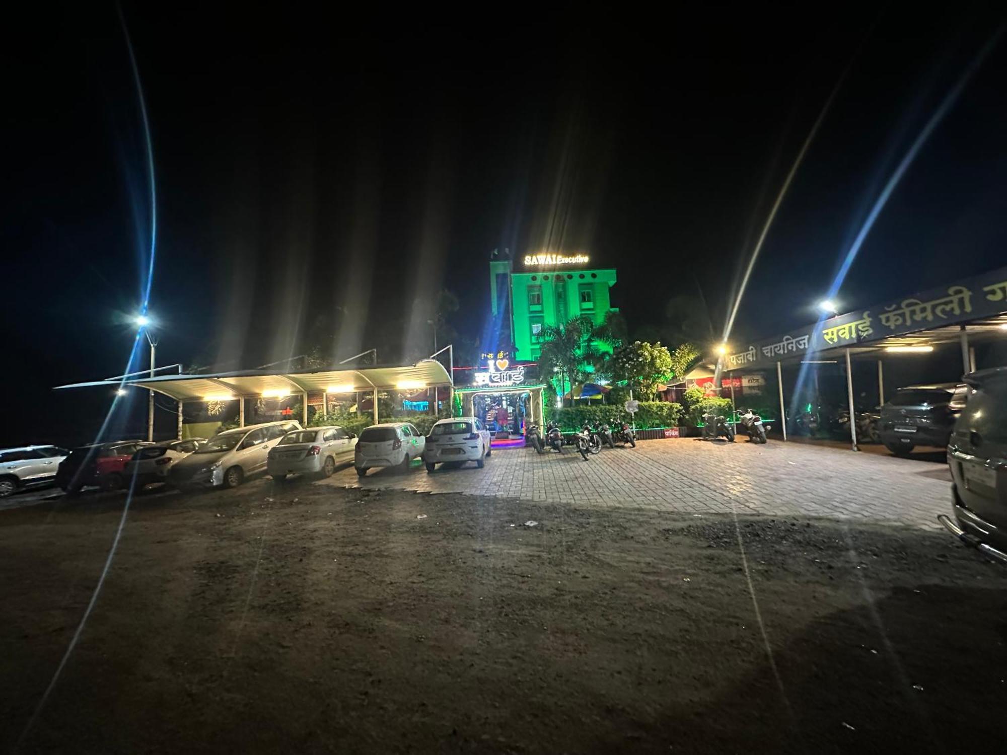 Hotel Sawai Executive Jadhavwadi Екстериор снимка