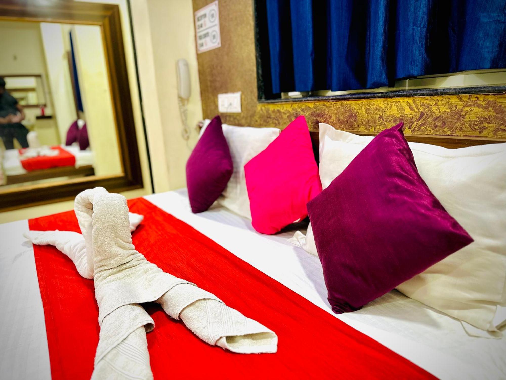 Hotel Sawai Executive Jadhavwadi Екстериор снимка