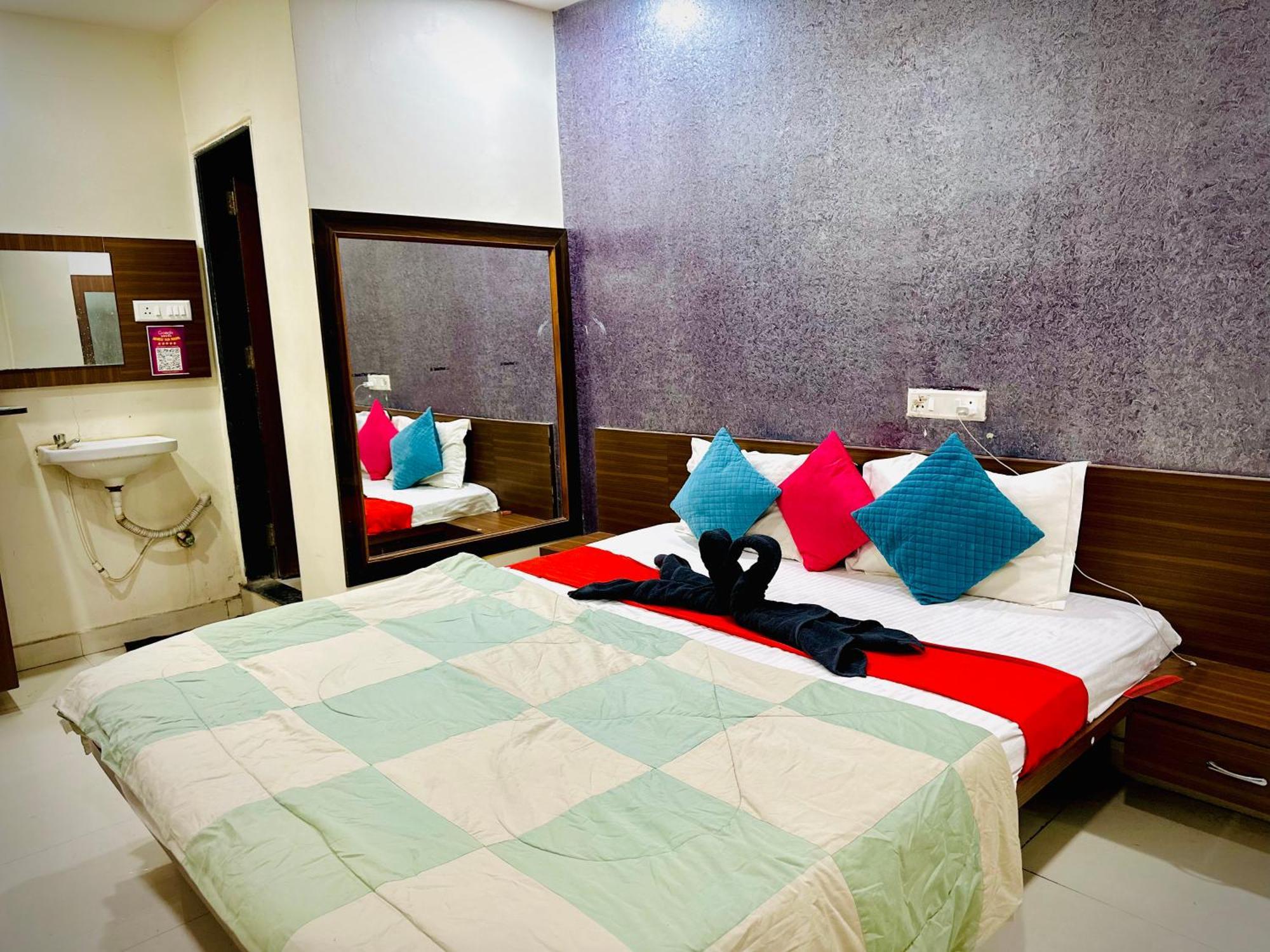 Hotel Sawai Executive Jadhavwadi Екстериор снимка
