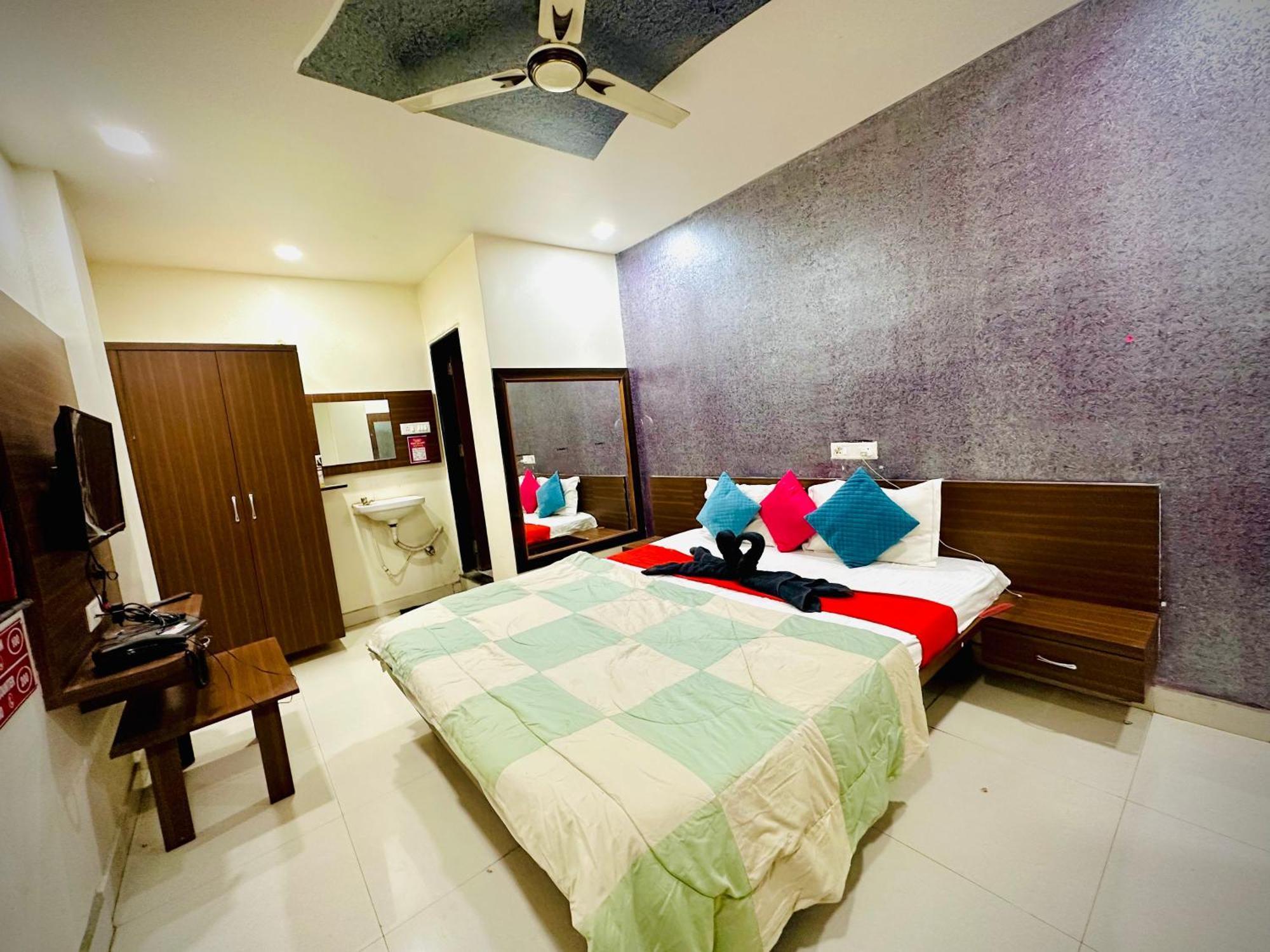 Hotel Sawai Executive Jadhavwadi Екстериор снимка